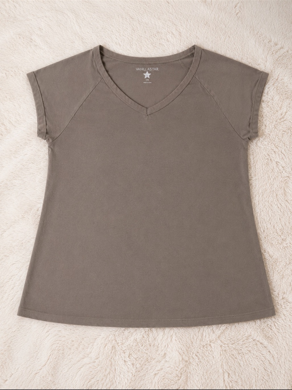 Vanilla Star Women’s 1X Green / Taupe / Brown V-Neck Short Sleeve T-Shirt